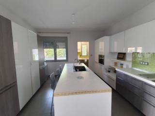 Koyzina me thea ten ayle se minimal yphos