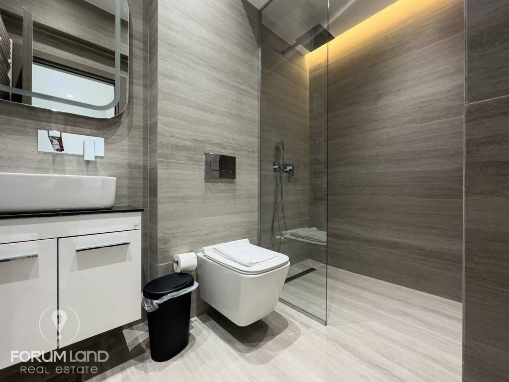 Forumland Real Estate, Μπάνιο