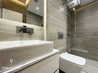 Forumland Real Estate, Μπάνιο