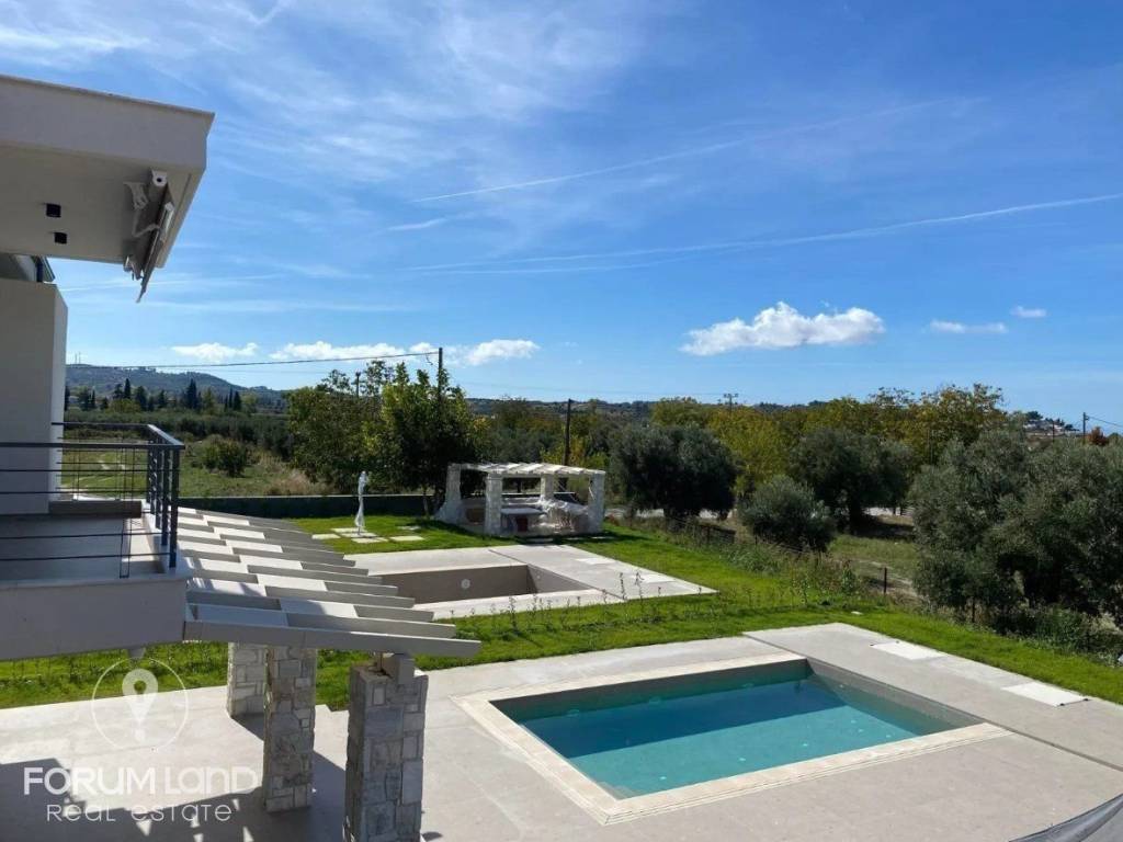 Forumland Real Estate, Πισίνα