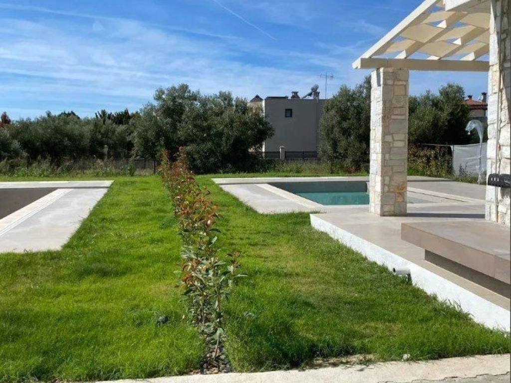 Forumland Real Estate, Πισίνα