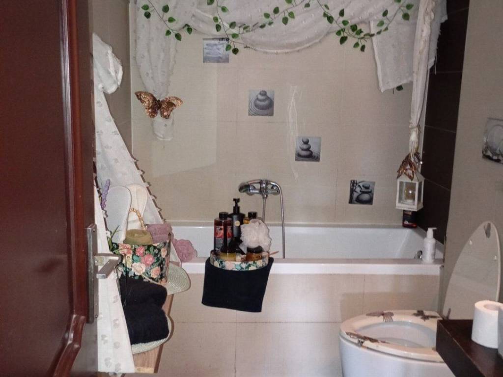 Forumland Real Estate, Μπάνιο