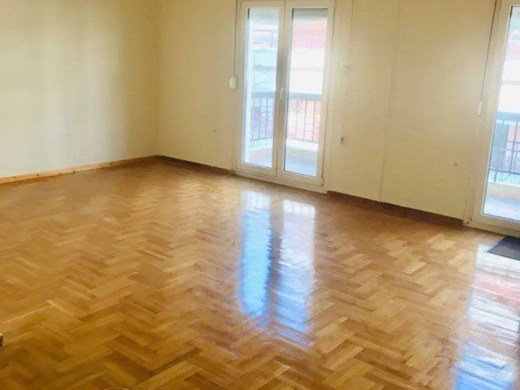 Forumland Real Estate, Σαλόνι