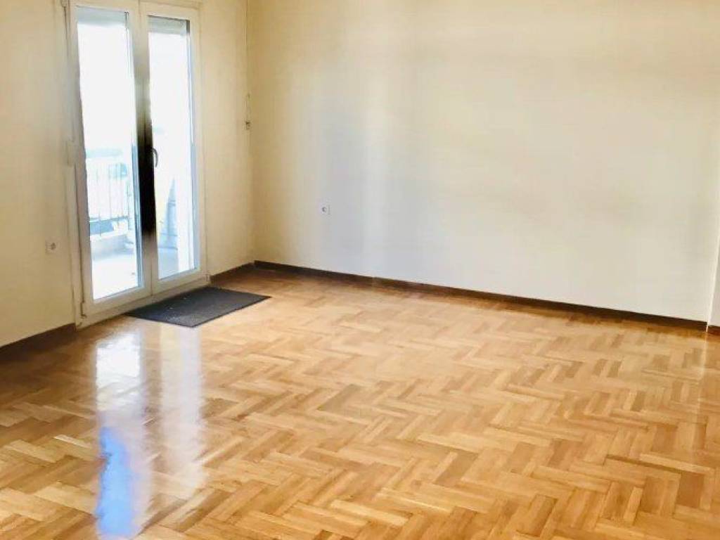 Forumland Real Estate, Σαλόνι