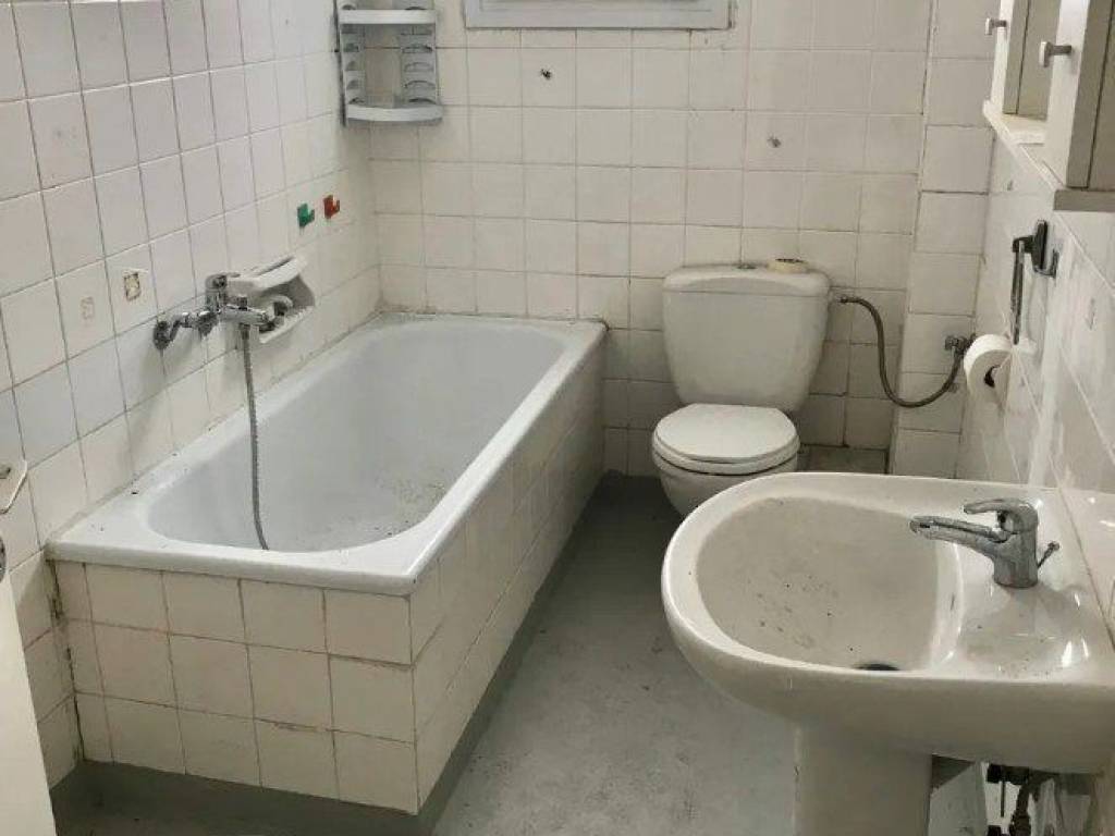 Forumland Real Estate, Μπάνιο