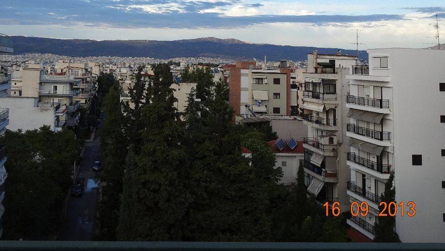 ΑΠΟΨΗ ΕΞΩΤΕΡΙΚΟΥ ΧΩΡΟΥ ΜΕΣΑ ΑΠΟ ΤΟ ΣΑΛΟΝΙ ΧΩΡΙΣ ΑΠΕΝΑΝΤΙ ΟΙΚ