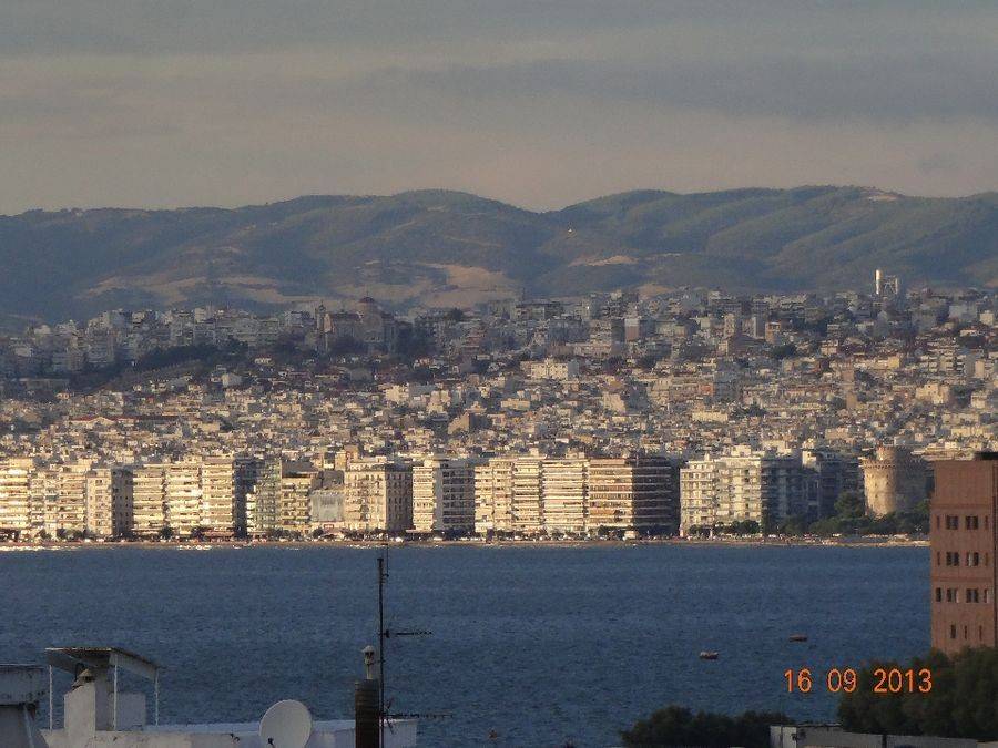 1.ΘΕΑ ΠΡΟΣ ΤΟΝ ΛΕΥΚΟ ΠΥΡΓΟ ΜΕ ΖΟΟΜ