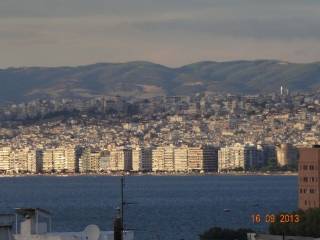 1.ΘΕΑ ΠΡΟΣ ΤΟΝ ΛΕΥΚΟ ΠΥΡΓΟ ΜΕ ΖΟΟΜ