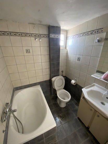 Μπάνιο με μπανιέρα