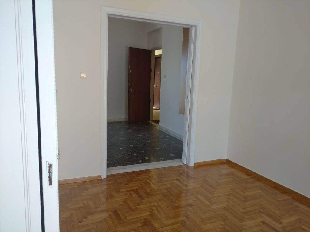 Apopse salonioy kai choroy ypodoches apo mpalkonoporta