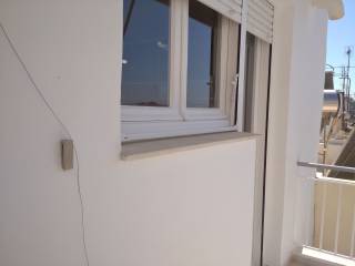 Apopse exoterikoy koyzinas apo piso mpalkoni