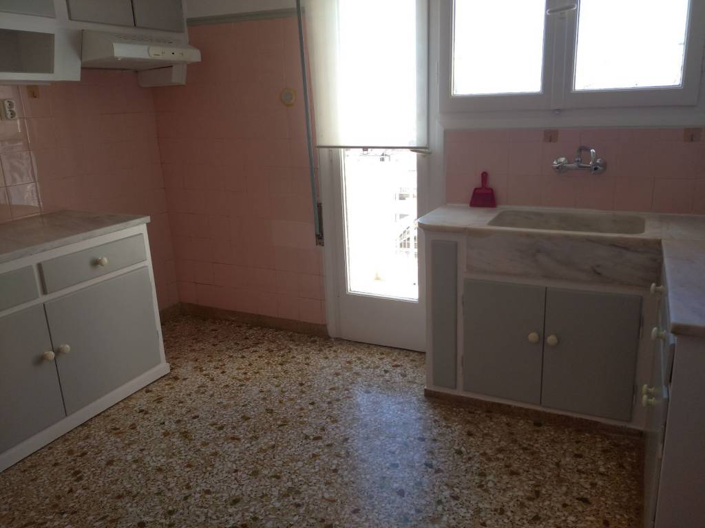 PHoteine koyzina me mpalkonoporta