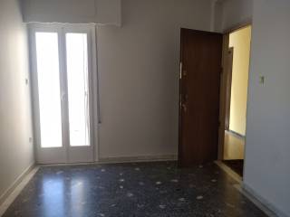 Megalos choros ypodoches me mpalkonoporta kai kyria eisodo