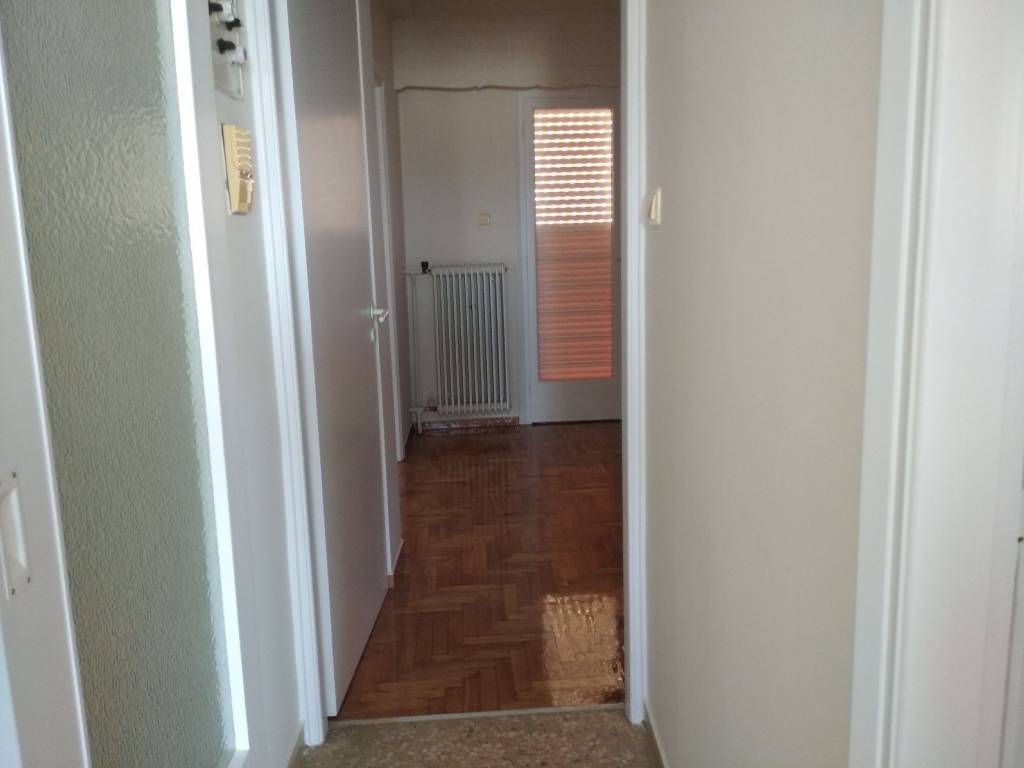 Diadromos pros ypnodomatio kai mpanio dexia