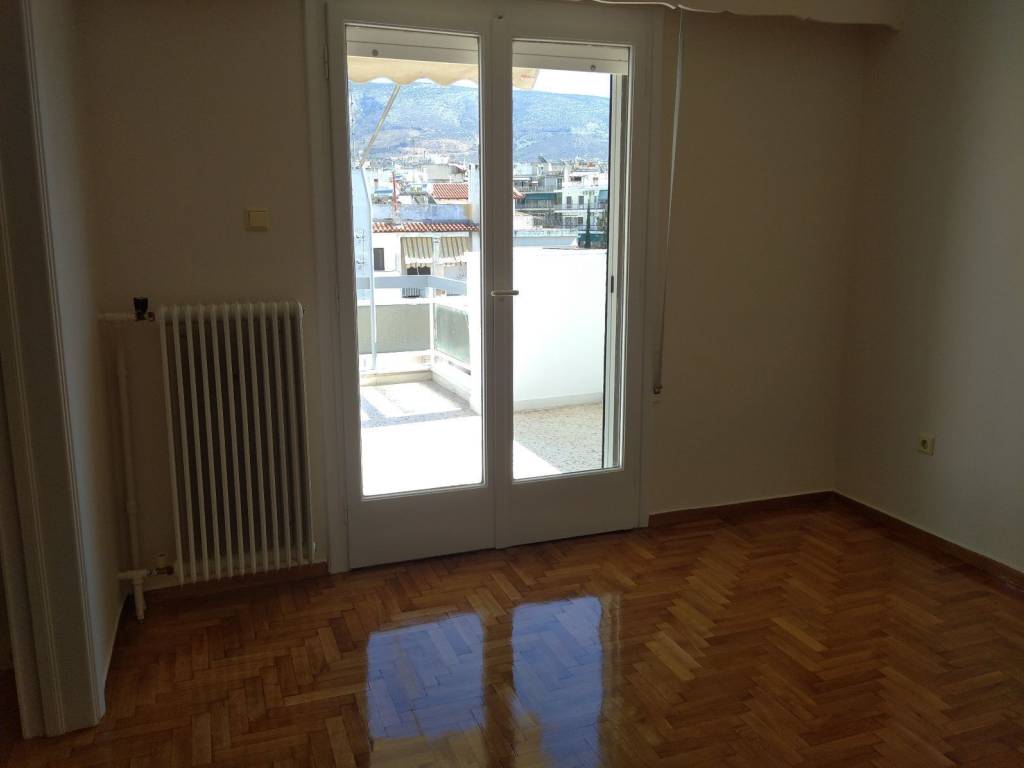 Ypnodomatio me mpalkonoporta sten beranta