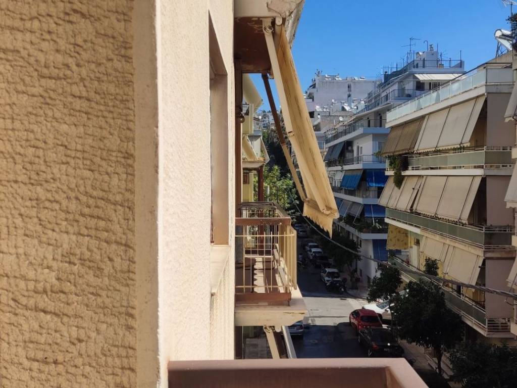 thea apo to mpalkoni