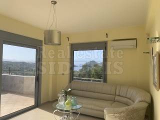 ΣΑΛΟΝΙ ΜΕ ΘΕΑ ΘΑΛΑΣΣΑ