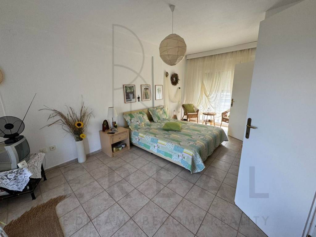 υπνοδωμάτιο 2ου ορόφου