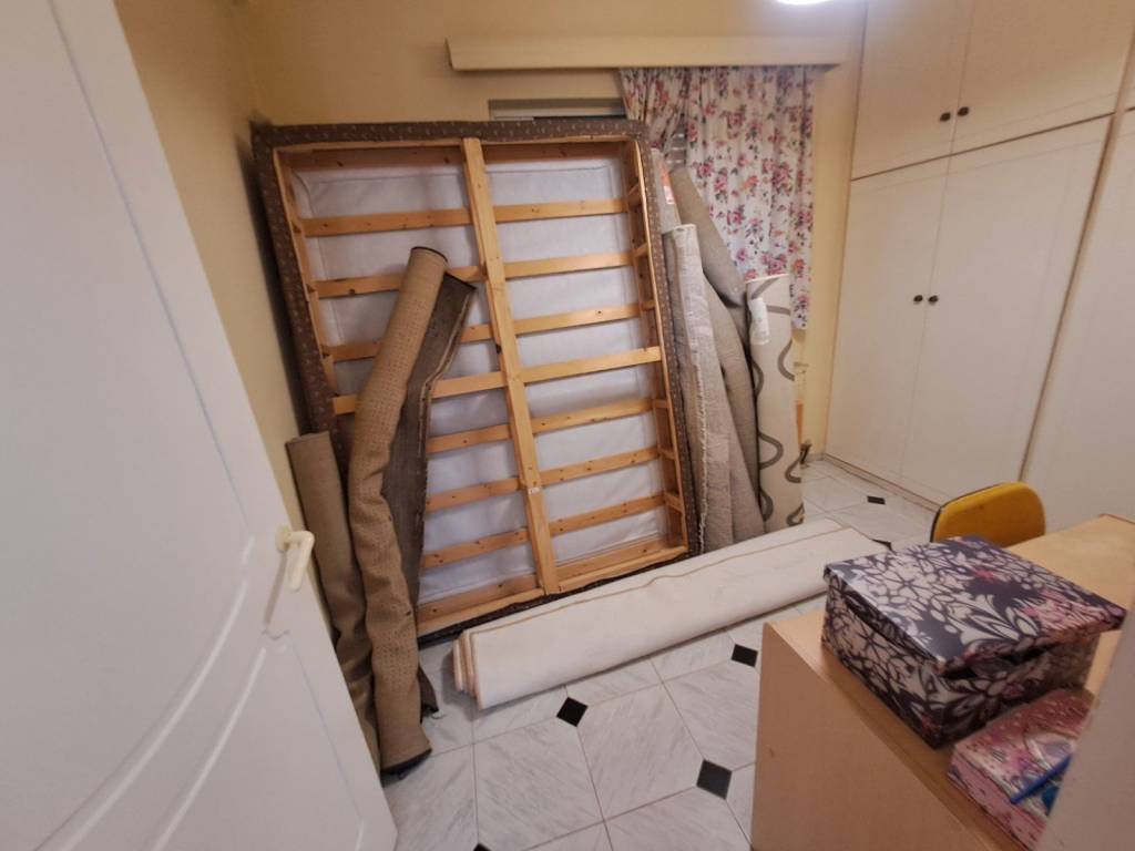 4-O Y/D TO MIKROTERO -DOMATIO-GRAPHEIO