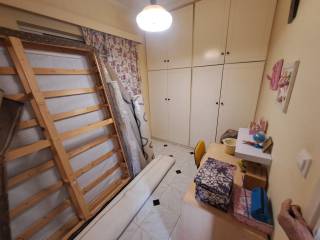 4-O Y/D TO MIKROTERO -DOMATIO-GRAPHEIO