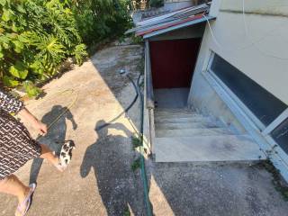 EISODOS TOY EMIPOGEIOY CHOROY