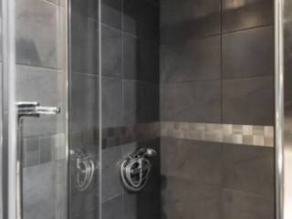 Παλιό τηλέφωνο μπάνιου