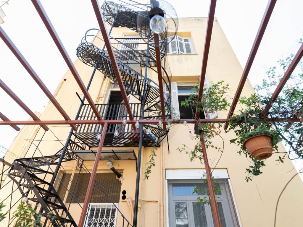 Πίσω όψη κτιρίου