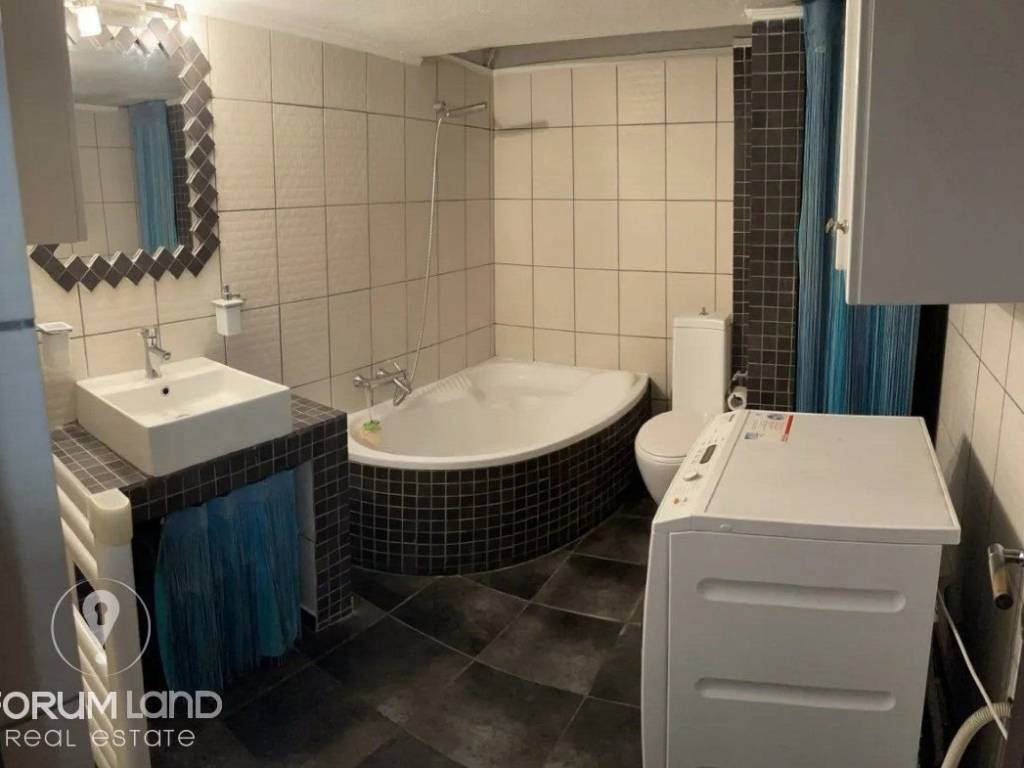 Forumland Real Estate, Μπάνιο με μπανιέρα