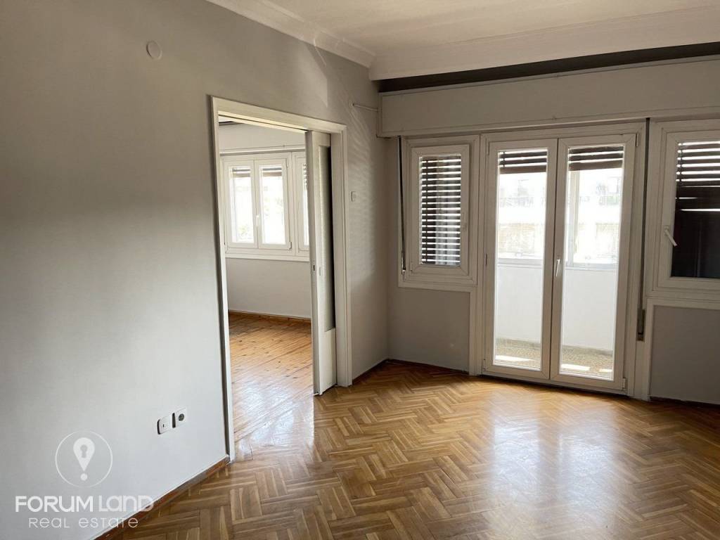 Forumland Real Estate, Σαλόνι