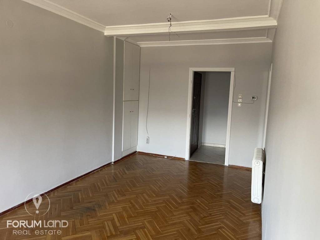 Forumland Real Estate, Σαλόνι