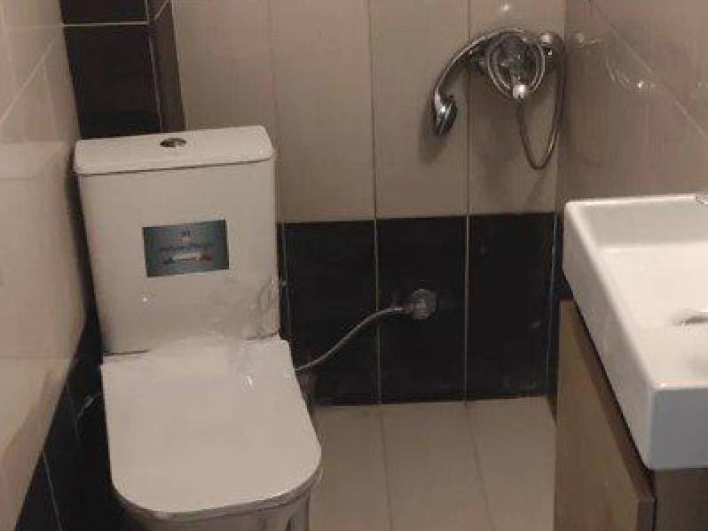 Forumland Real Estate, Μπάνιο