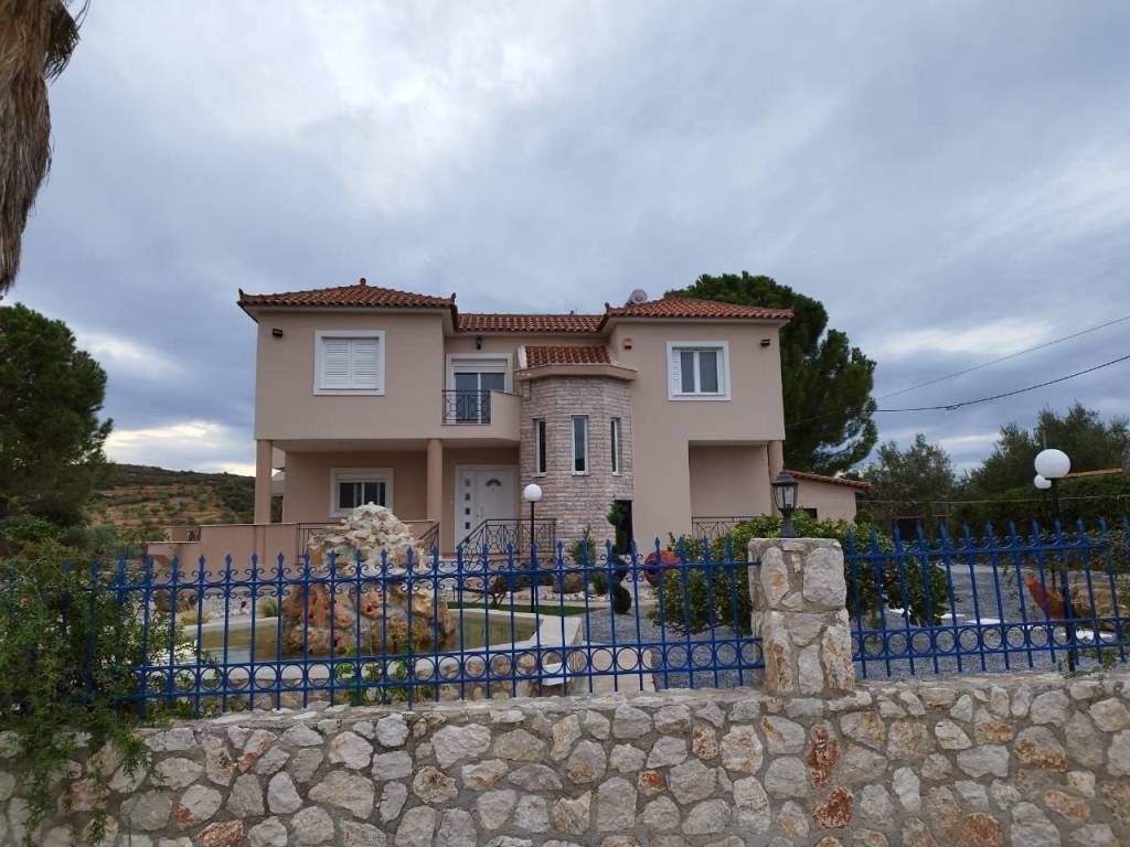 Luxurious villa 195 sq.m.