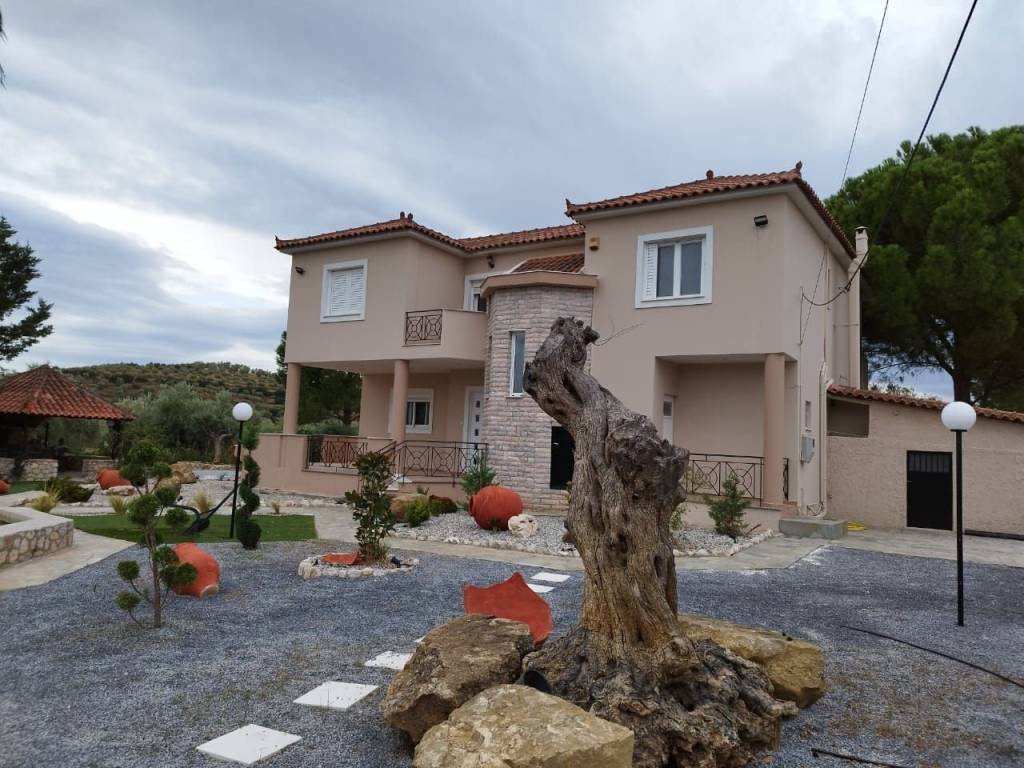 Luxurious villa 195 sq.m.