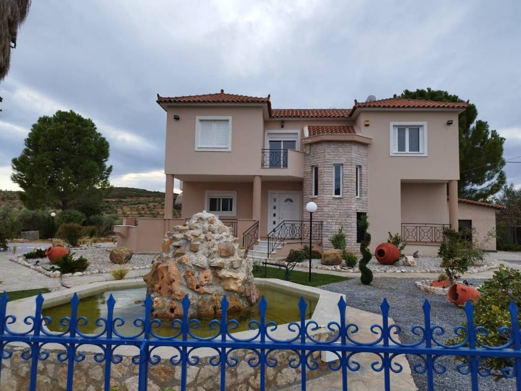 Luxurious villa 195 sq.m.