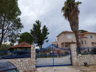 Luxurious villa 195 sq.m.