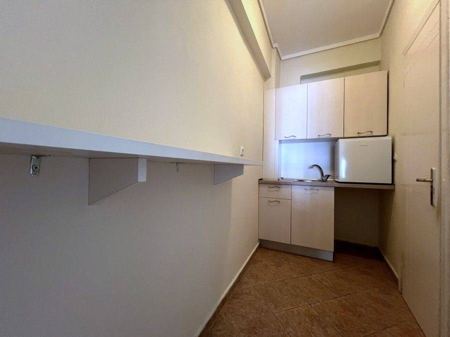 Κουζινάκι και είσοδος WC.