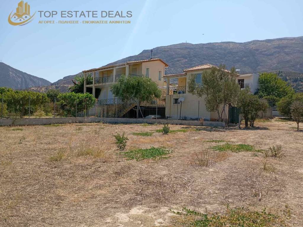 mprosta apo to spiti einai to 3o oikopedo