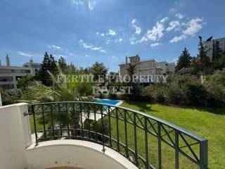 Θέα από μπαλκόνι