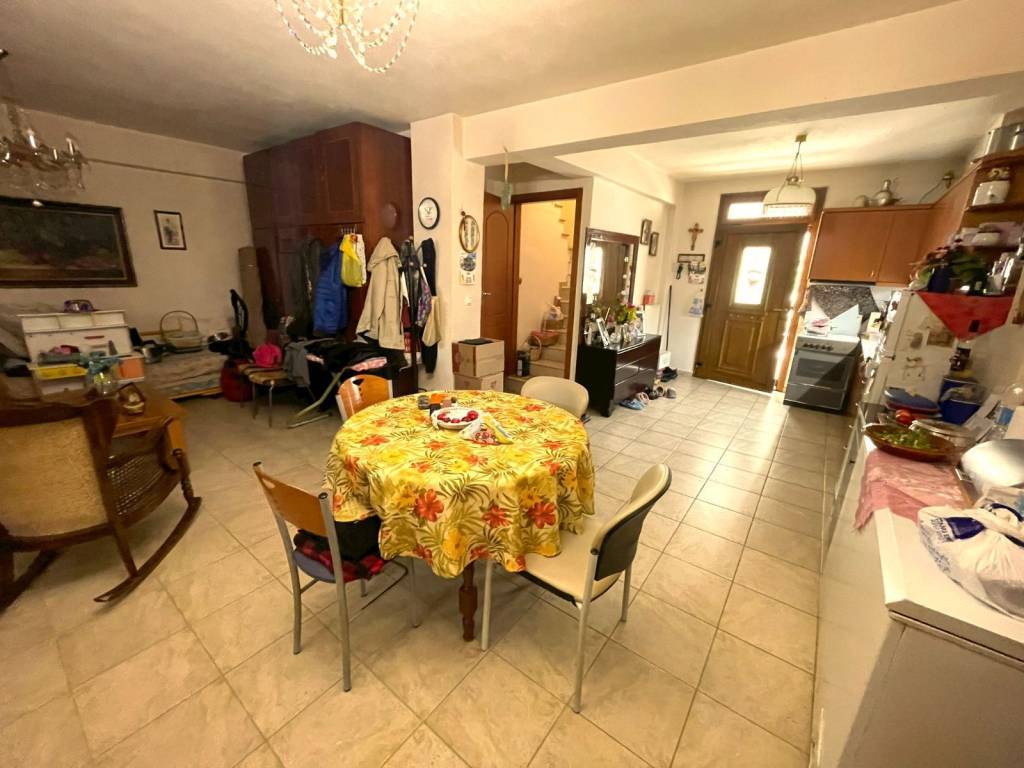 Βοηθητική σαλοκουζίνα 1ου επιπέδου