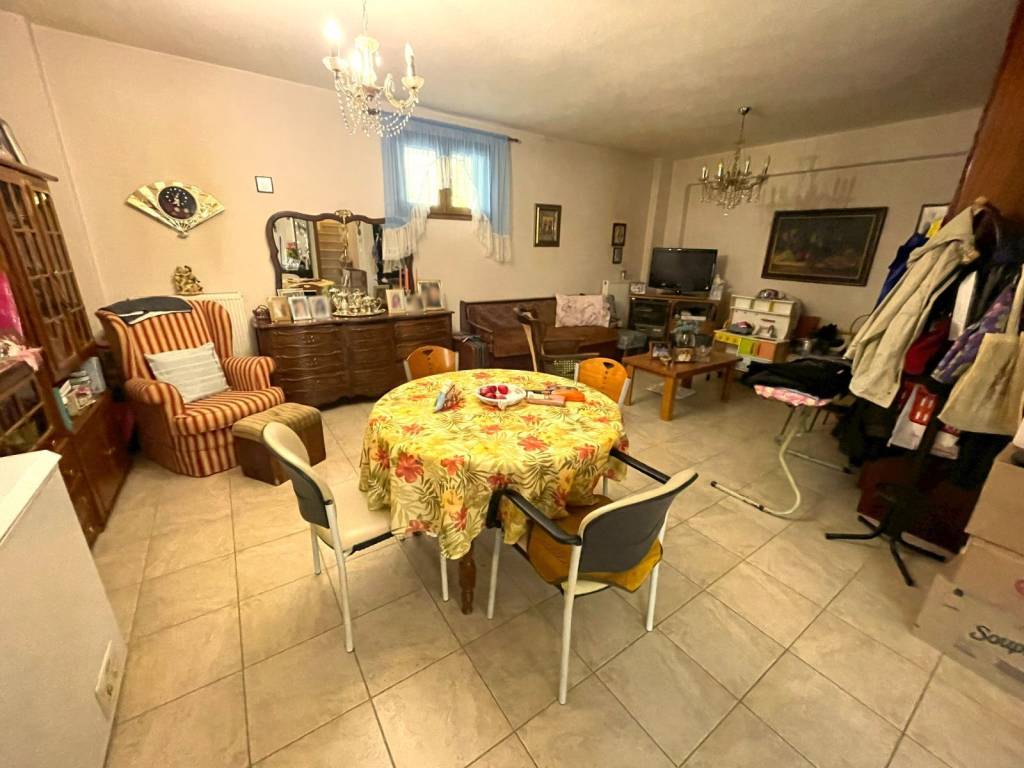 Βοηθητική σαλοκουζίνα 1ου επιπέδου