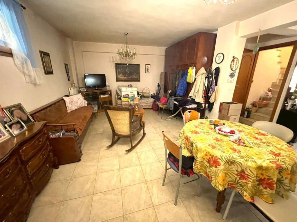 Βοηθητική σαλοκουζίνα 1ου επιπέδου