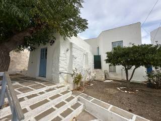 Συνορεύει Δυτικά με εκκλησία