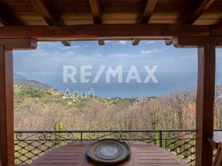 Θέα από μπαλκόνι