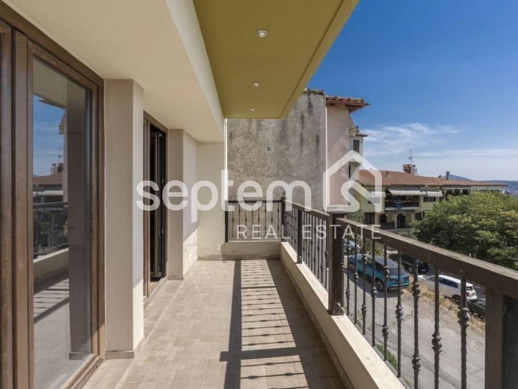 Θέα από μπαλκόνι