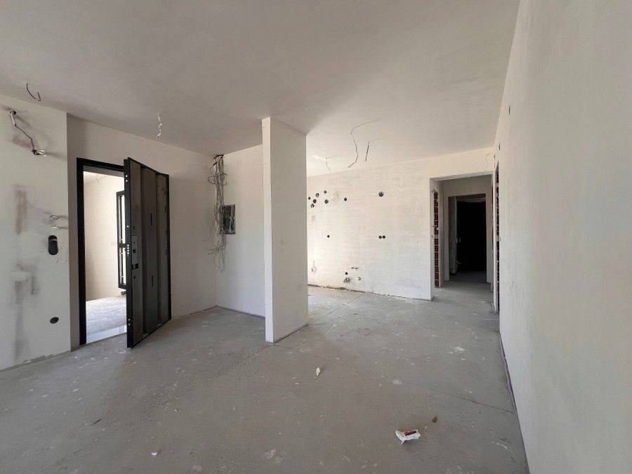 Eisodos kai &quot;piso&quot; e koyzina.