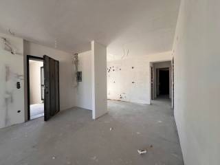 Eisodos kai &quot;piso&quot; e koyzina.