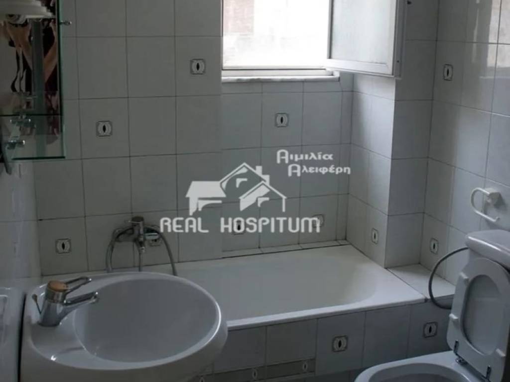 μπάνιο με παράθυρο