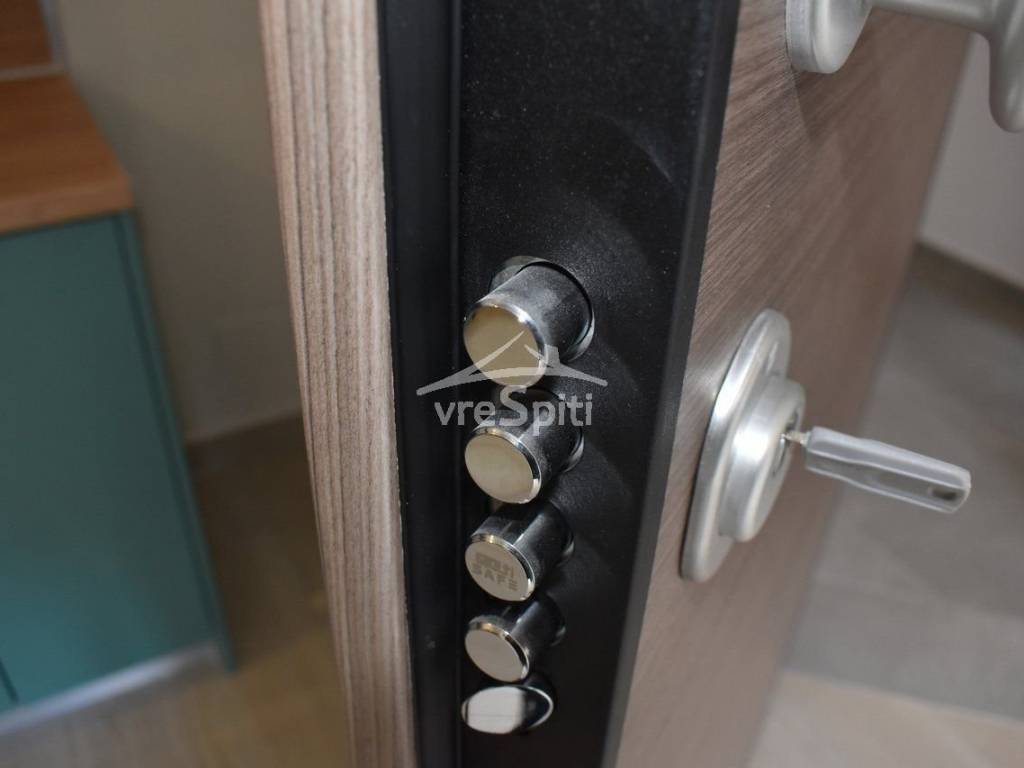 ΘΩΡΑΚΙΣΜΕΝΗ ΠΟΡΤΑ