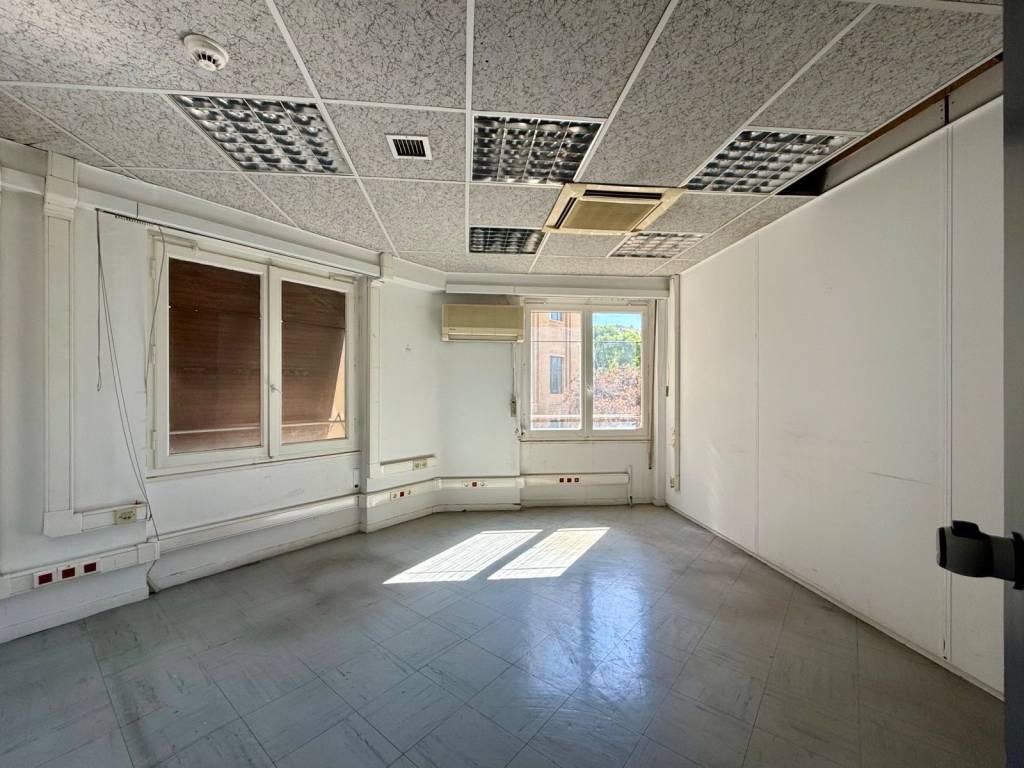 platia_karitsi_commercial_office_for_rent