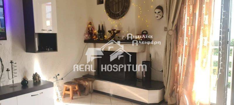 σαλόνι με τζάκι